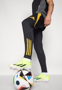 adidas Performance JAMAICA JFF TRAINING PANT - Leggings - black/semi solar gold