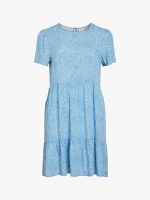 Sinise lühikeste varrukatega kleit ümmarguse kaelusega ja kihilise volangservaga. Omab valgete täppidega mustrit, valmistatud kergetest kangast.