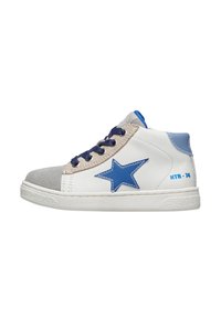 Wysokie sneakersy z białą skórzaną cholewką, szarym zamszowym noskiem, niebieskim akcentem w kształcie gwiazdy, niebieską pętelką na obcasie i granatowymi sznurówkami. Gumowa podeszwa.