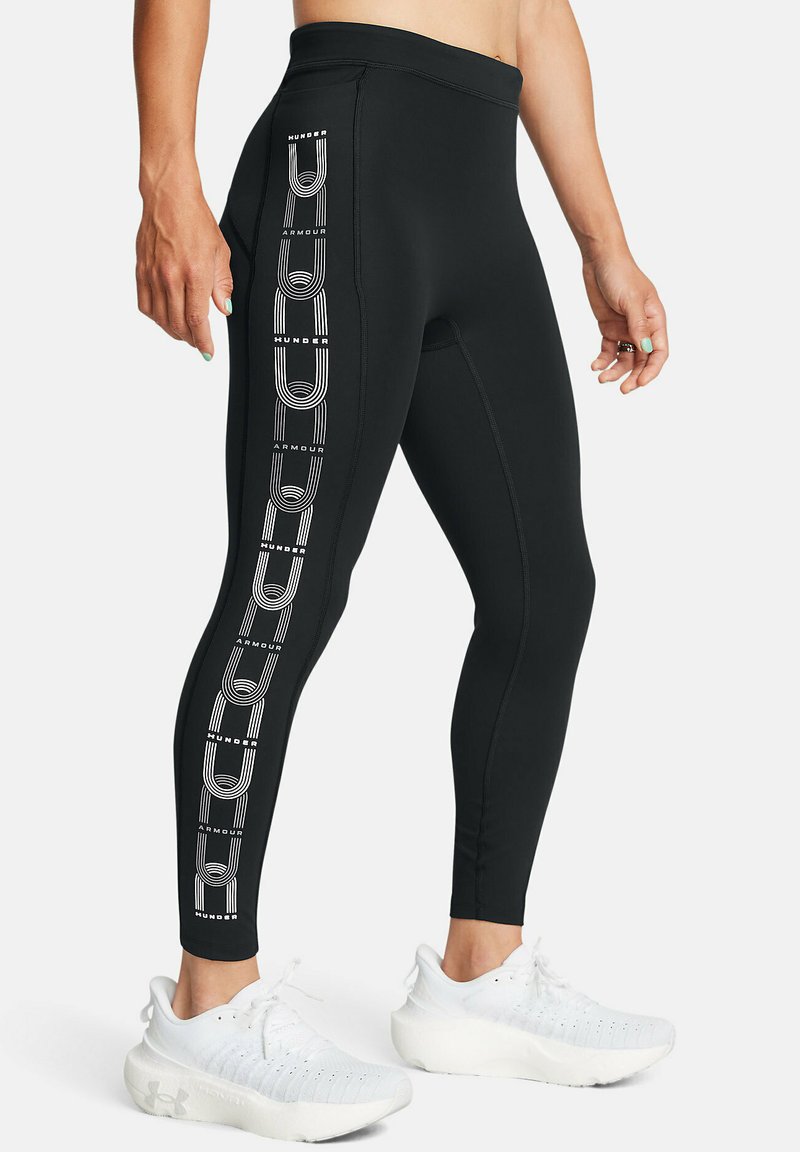 Leggings neri realizzati in tessuto elasticizzato, con lettere e linee bianche sui lati, progettati per l'abbigliamento sportivo.
