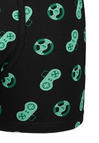 Czarne bokserki z powtarzającym się wzorem zielonych kontrolerów do gier i kół kierowniczych, wykonane z miękkiego materiału bawełnianego.