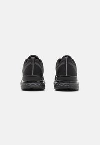 Champion BOLD BASE - Treeningjalatsid - triple new black