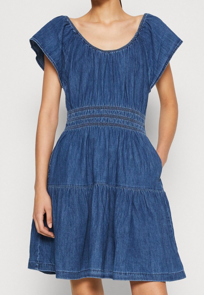 GAP Robe en jean - dark-blue denim