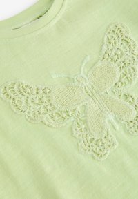 Next REGULAR FIT - Tricou cu imprimeu - green