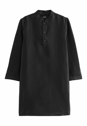 Zwarte tuniek met een mandarinnekraag, drieknoopsluiting en lange mouwen. Gemaakt van een gladde stof met een eenvoudig, ongecompliceerd ontwerp.