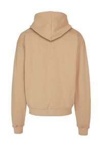 Beige hætte sweatshirt med en løs pasform, manchetter ved ærmerne og ribbede kantbånd. Glat tekstur uden synlige mønstre eller detaljer.