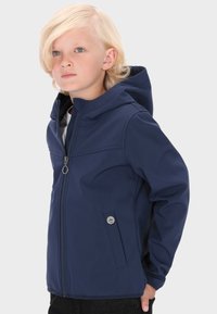 Navyblaue Kapuzenjacke mit einem Frontreißverschluss, seitlichen Taschen und einer glatten Textur. Verfügt über ein rundes Logo-Akzent in der Nähe der Tasche.