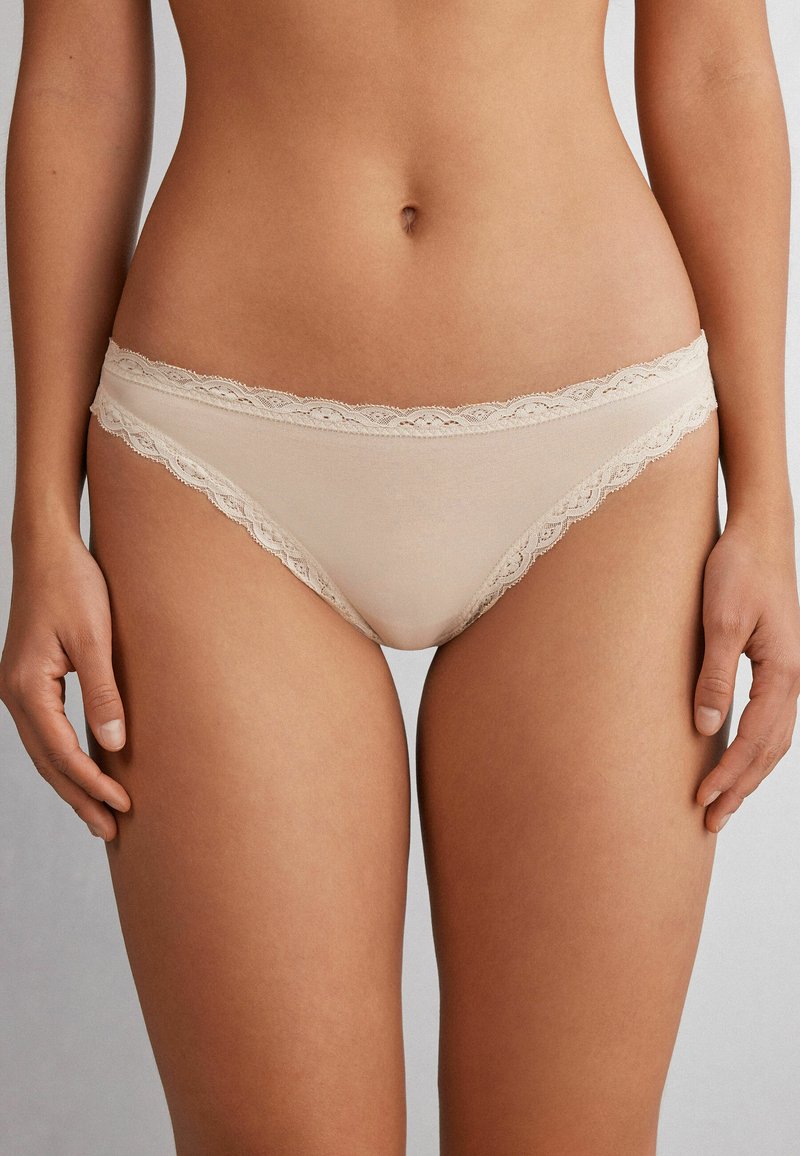Intimissimi - Stringi