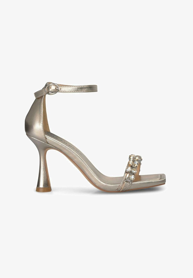 Metallisch goldene High-Heel-Sandale mit Knöchelriemen, offene Zehenpartie und dekorativen Strass-Akzenten auf der Vorderseite. Glatte Textur und eleganter Stil.