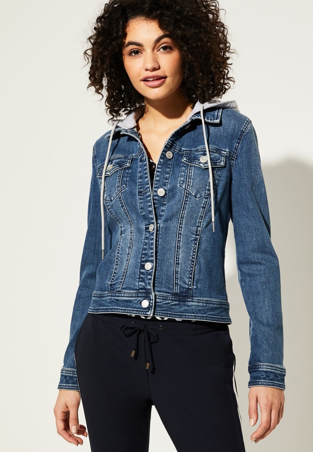 comma casual identity MIT ABNEHMBARER 