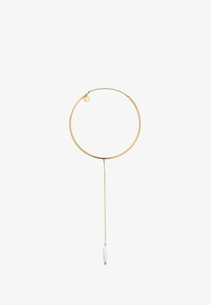 Gouden halsketting met een rond draadontwerp, voorzien van een delicate ketting en een transparante kraal die vanuit het midden hangt.