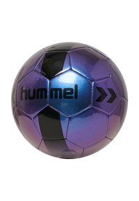 Piłka nożna Hummel z połyskującym gradientem fioletowych i czarnych sześciokątnych paneli, z nazwą marki i czarnymi strzałkami kierunkowymi.