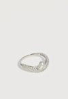 WAVE DOME PAVÉ WITH LAB GROWN HEART - Bague - white gold-coloured