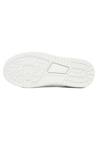 Suela de zapato de goma blanca con tacos texturizados, patrones geométricos y una marca de tamaño 32 en la zona del talón.