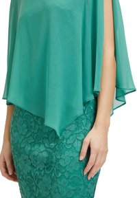 Vera Mont Koktailové šaty/večierkové šaty - silky green
