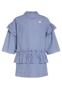 Abito a righe blu e bianche con maniche arricciate e dettaglio peplum in vita. Presenta un colletto alto e un accento floreale sul retro.