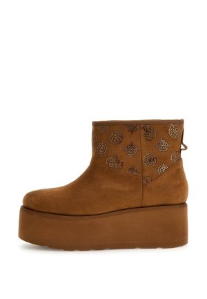 Winter boots - beige