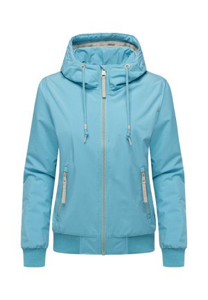 Chaqueta con capucha de color azul claro, con cremallera frontal, dos bolsillos laterales, puños elásticos y una textura suave y ligeramente brillante.