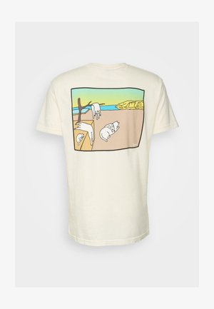 Cream-colored cotton t-shirt featuring a colorful illustration of cats on a beach scene, framed with a black outline.