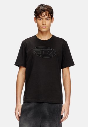 - T-shirt z nadrukiem