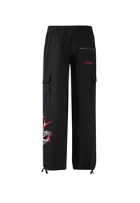 Zwarte cargobroek met een elastische tailleband, voorzien van zijzakken, een ritszak op de achterkant en een levendige rode en gele tijgerafbeelding op het been.