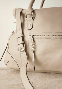 Next WASHED GRAB - Rankinė - bone