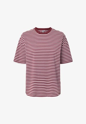 Korte mouwen T-shirt met horizontale bordeauxrode en witte strepen en een bordeauxrode ronde hals, weergegeven op een witte achtergrond.