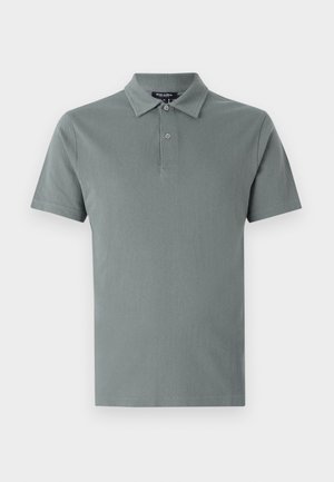 Polo-Shirt in gedämpftem Grün mit strukturierter Oberfläche, kurzen Ärmeln, einem Kragen und einer Knopfleiste mit zwei Knöpfen.
