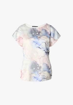 Kortermet topp med rund halslinning, med et akvarellmønster i pastellrosa og blått, og en jevn, lett tekstur i stoffet.