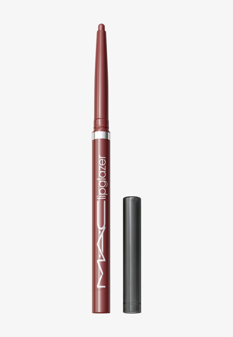 MAC Lipglazer i en djup röd färg med en vridbar design, som har ett silverband och ett separat svart lock. Slät textur.