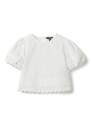 Blusa bianca da ragazza a maniche corte con maniche a sbuffo e orlo smerlato, realizzata in tessuto leggero.