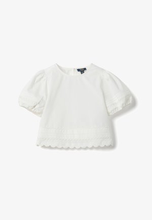 Blusa bianca da ragazza a maniche corte con maniche a sbuffo e orlo smerlato, realizzata in tessuto leggero.