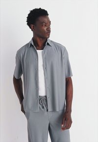Only & Sons ONSBOYY PLISSEE LIFE RECY - Skjorta - limestone
