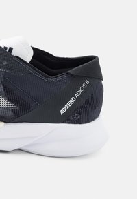 adidas Performance ADIZERO ADIOS 8 - Sapatos para corrida em estrada - carbon/footwear white/core black