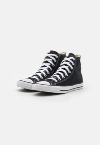 converse nere