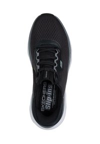 Sneaker slip-on nera Skechers con parte superiore in rete traspirante, soletta morbida e suola in gomma flessibile. Include stringhe e dettagli di branding.
