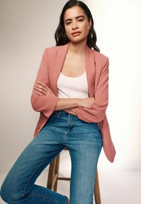 Next REGULAR FIT - Abrigo corto - pink