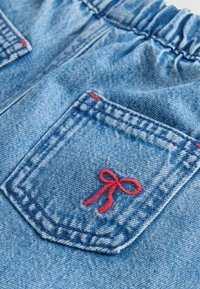 Next REGULAR FIT - BOW EMBROIDERED  - Farkkushortsit - mid blue denim