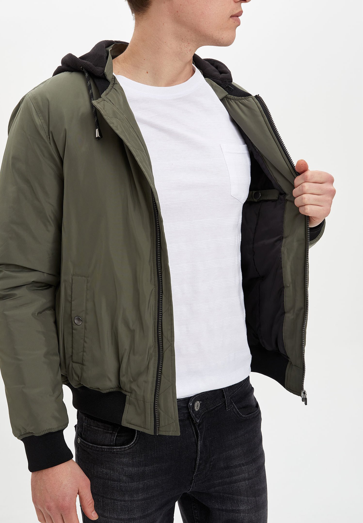 the light jacket defacto