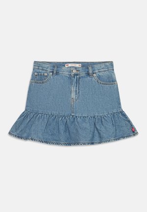 Jupe mini en denim avec boutons à l'avant, passants pour ceinture, deux poches avant et un ourlet à volants.