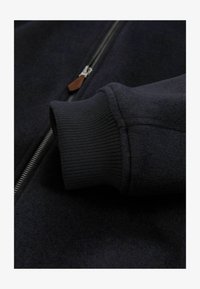 Valitud, navy