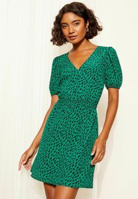 Friends Like These PUFF SLEEVE RUCHED V NECK REGULAR FIT - Rochie de zi - green
