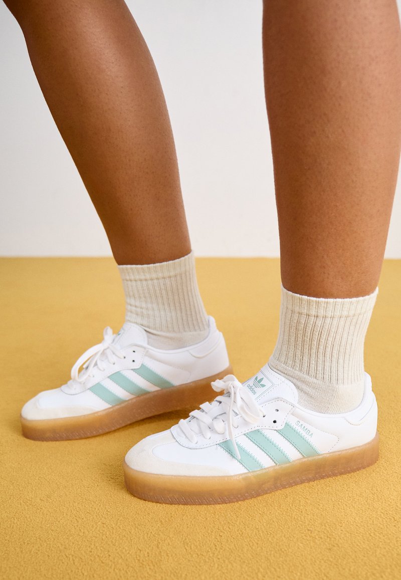 adidas Originals SAMBAE - Sneaker low - footwear white/wonder blue/off white/weiß - Zalando