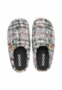 Pantofole a quadretti grigio e rosso con texture soffice, suola grigio scuro e un'etichetta con logo circolare; design con apertura sul retro per una facile indossabilità.