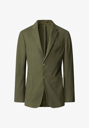 Olivgrüner Herrenblazer mit Kerbkragen, zwei vorderen Knöpfen, zwei unteren aufgesetzten Taschen und einer Brustleistentasche, präsentiert auf weißem Hintergrund.