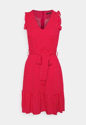 Rode mouwloze jurk met witte polka dots, V-hals, gerimpelde mouwen, taillekoord en gerimpelde zoom, kniehoogte.