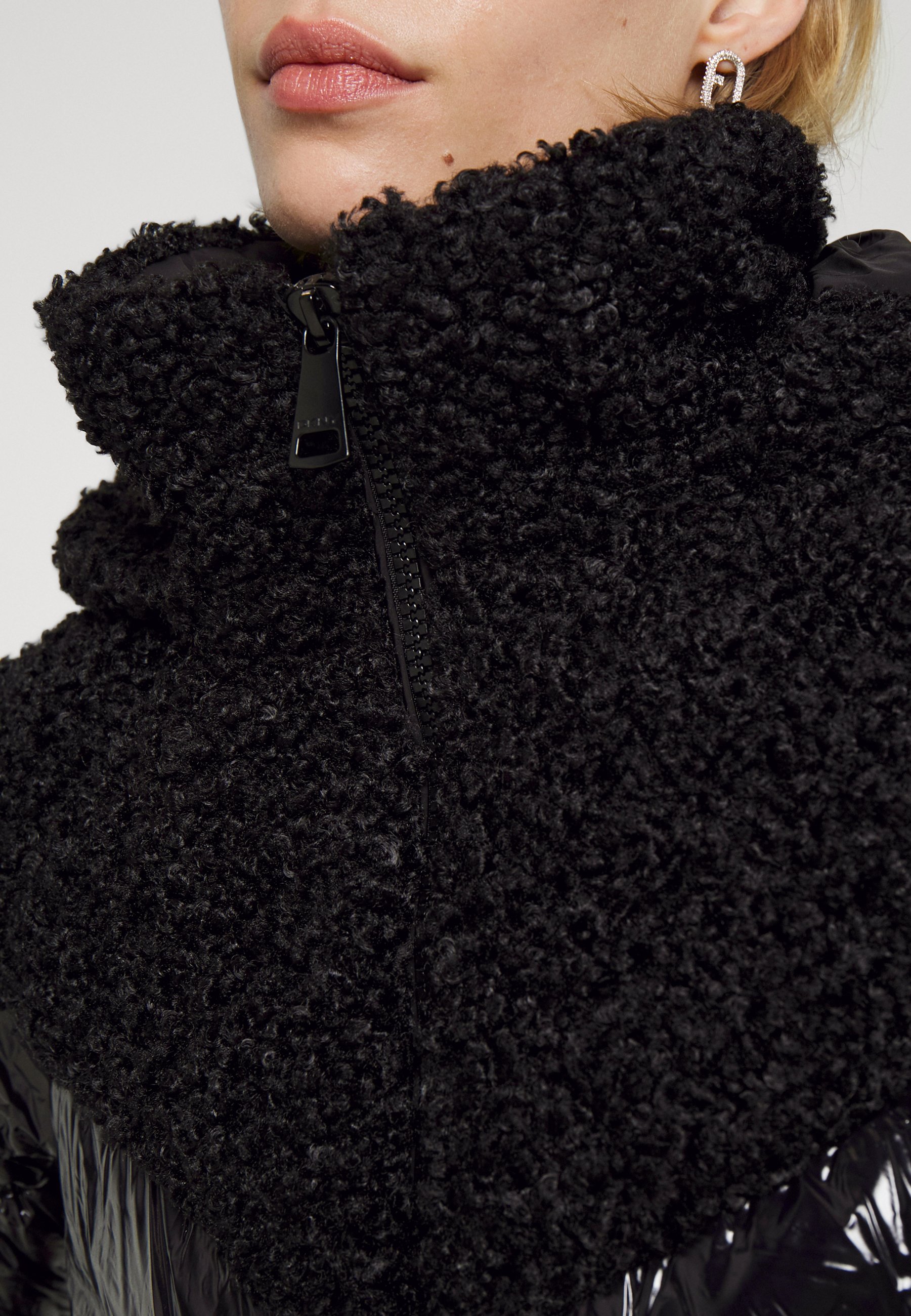 DKNY MIXED MEDIA CROPPED PUFFER 