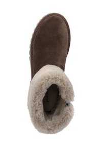 Bruine suède laars met een zachte, lichtbeige kraag van imitatiewol. Ronde neus en een profielzool. Label zichtbaar aan de binnenkant.