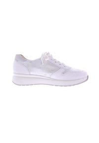 Witte sportieve sneakers met een gestructureerd suede en een gladleren bovenwerk, ronde neus, veters en een comfortabele platformzool.