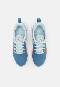 Puma FLYER RUNNER KINDER UNISEX - Apavi skriešanai pa asfaltu - blue horizon/frosted dew/flame flicker